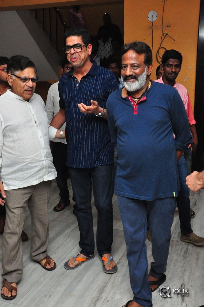 Megastar-Chiranjeevi-Watched-Special-Screening-of-Vijetha